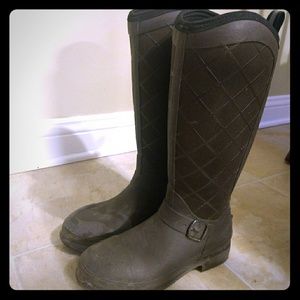 Women's size 7 muck boots